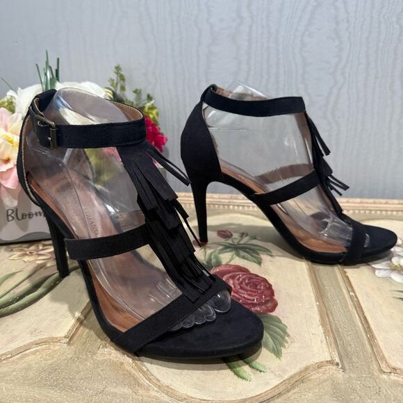 Christian Siriano Kactus Black Faux Suede Fringe Heels Sandals Strappy NIB 8.5 - Picture 1 of 13